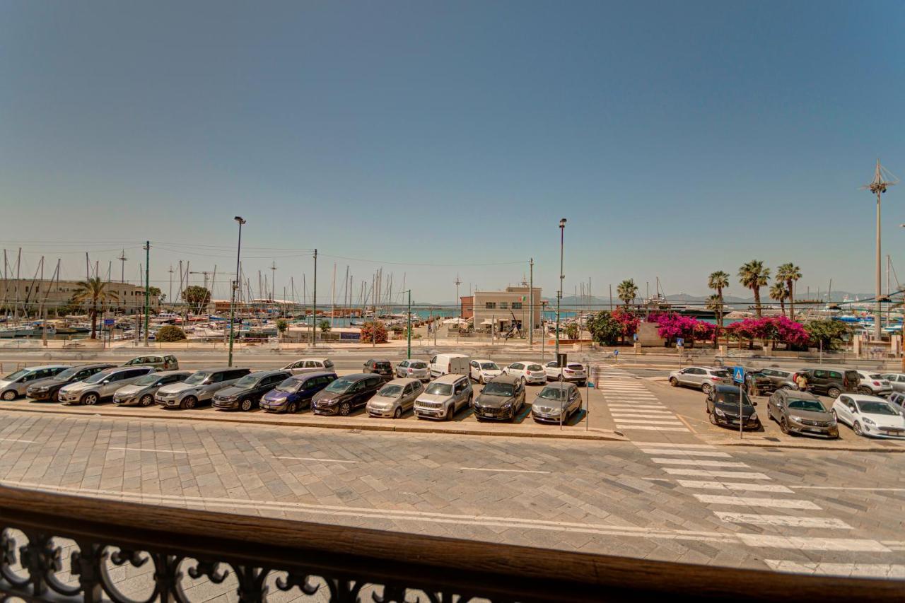 Right House Sur Le Port - Harbour View Lägenhet Cagliari Exteriör bild